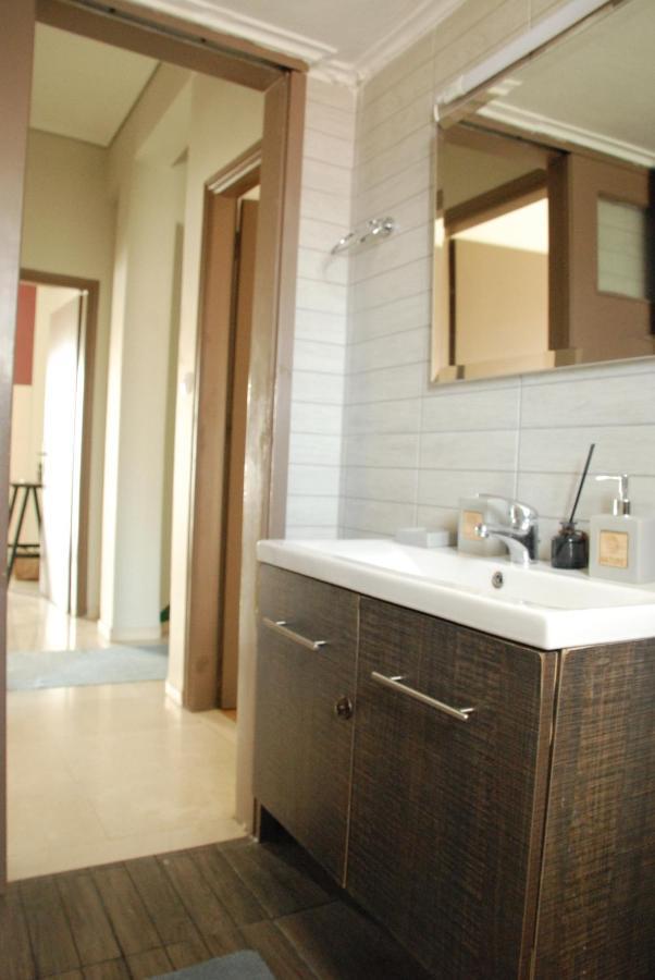 Emerald 110M2 Entire Floor Apt Steps To City'S Heart 칼라마타 외부 사진